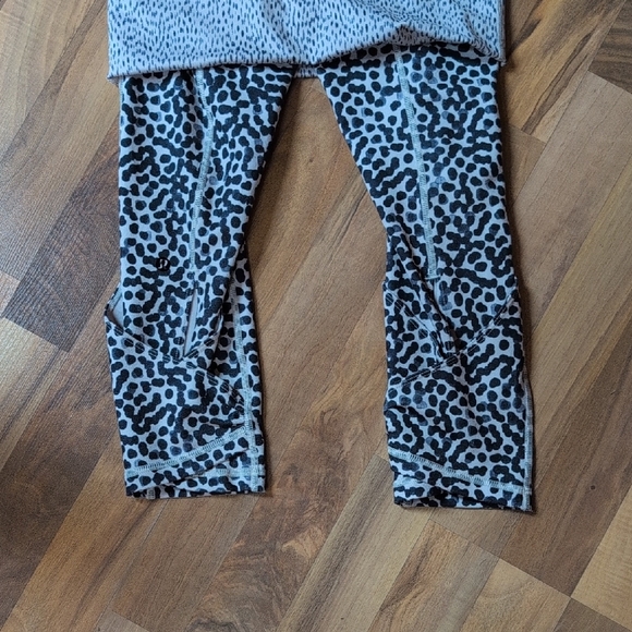 Lululemon Athletica Black and White Patterned Leggings - Picture 13 of 13